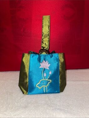 Vintage embroidered  Blue and olive silk Wristlet Tote lotus 🪷 flower Vietnam